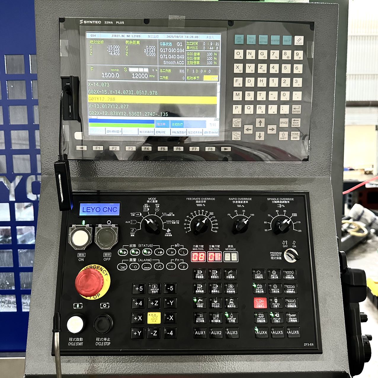 مركز تصنيع CNC عالي الأداء مزود بمغزل بقدرة 11 كيلو وات